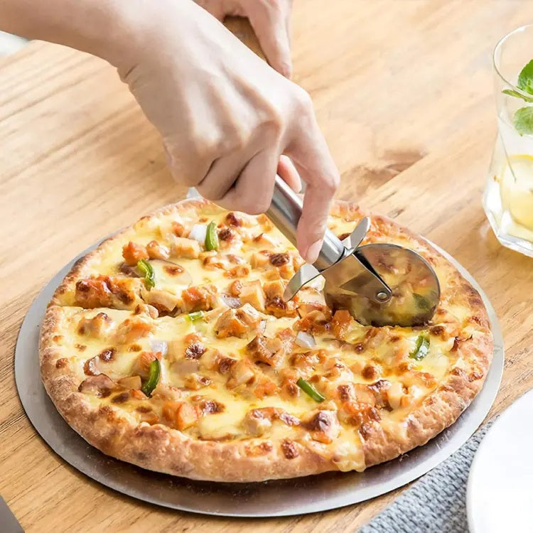 Stainless steel pizza cutter